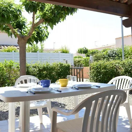 Holiday home Familiale 8 Pers. A 600m De La Avec Piscine Et Terrasse Ensoleillee A Cap D'agde - Fr-1-249-103