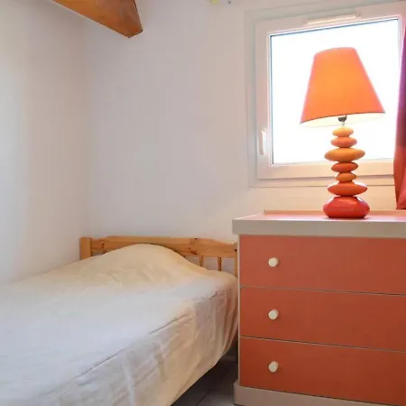 Familiale 8 Pers. A 600m De La Avec Piscine Et Terrasse Ensoleillee A Cap D'agde - Fr-1-249-103 Holiday home *